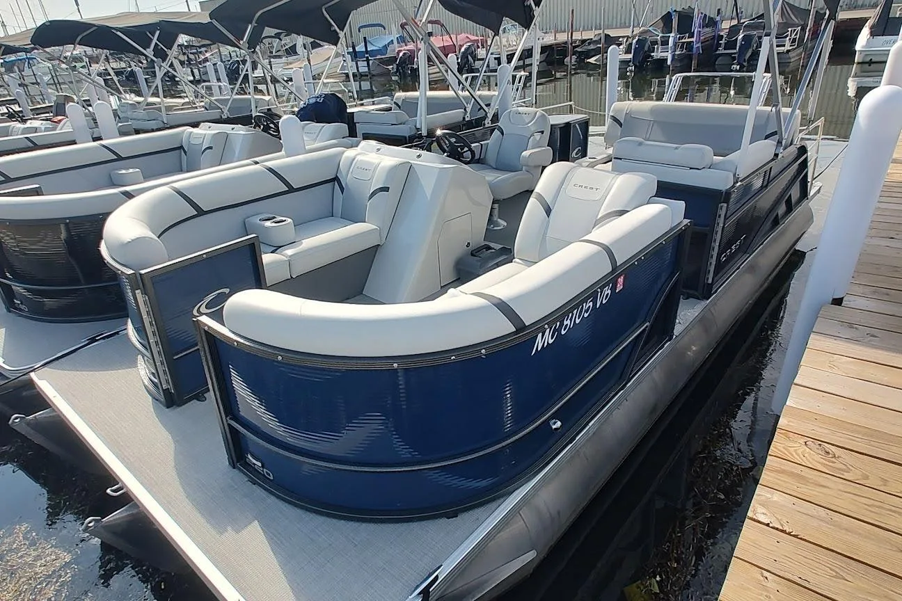 2023 Crest Classic LX 220 yacht for sale in