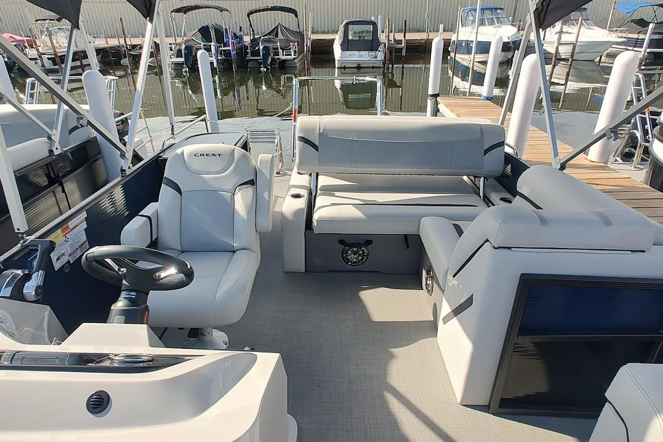 2023 Crest Classic LX 220 yacht for sale in 
