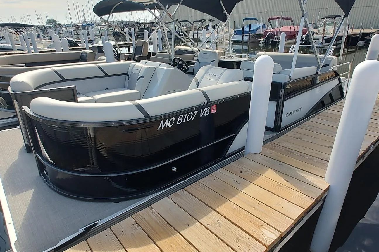 2023 Crest Classic LX 220 yacht for sale in