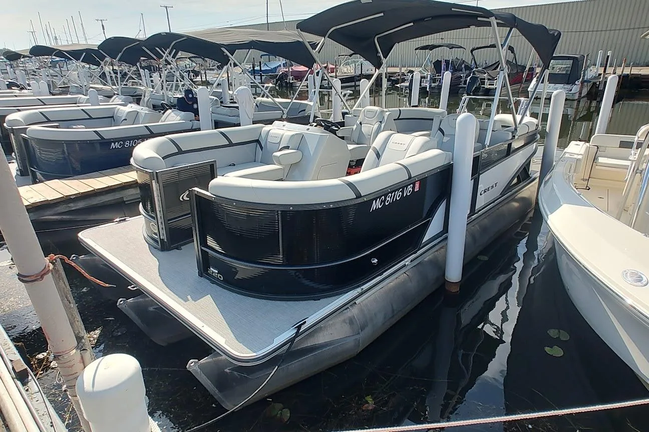 2024 Crest Classic LX 220 yacht for sale in