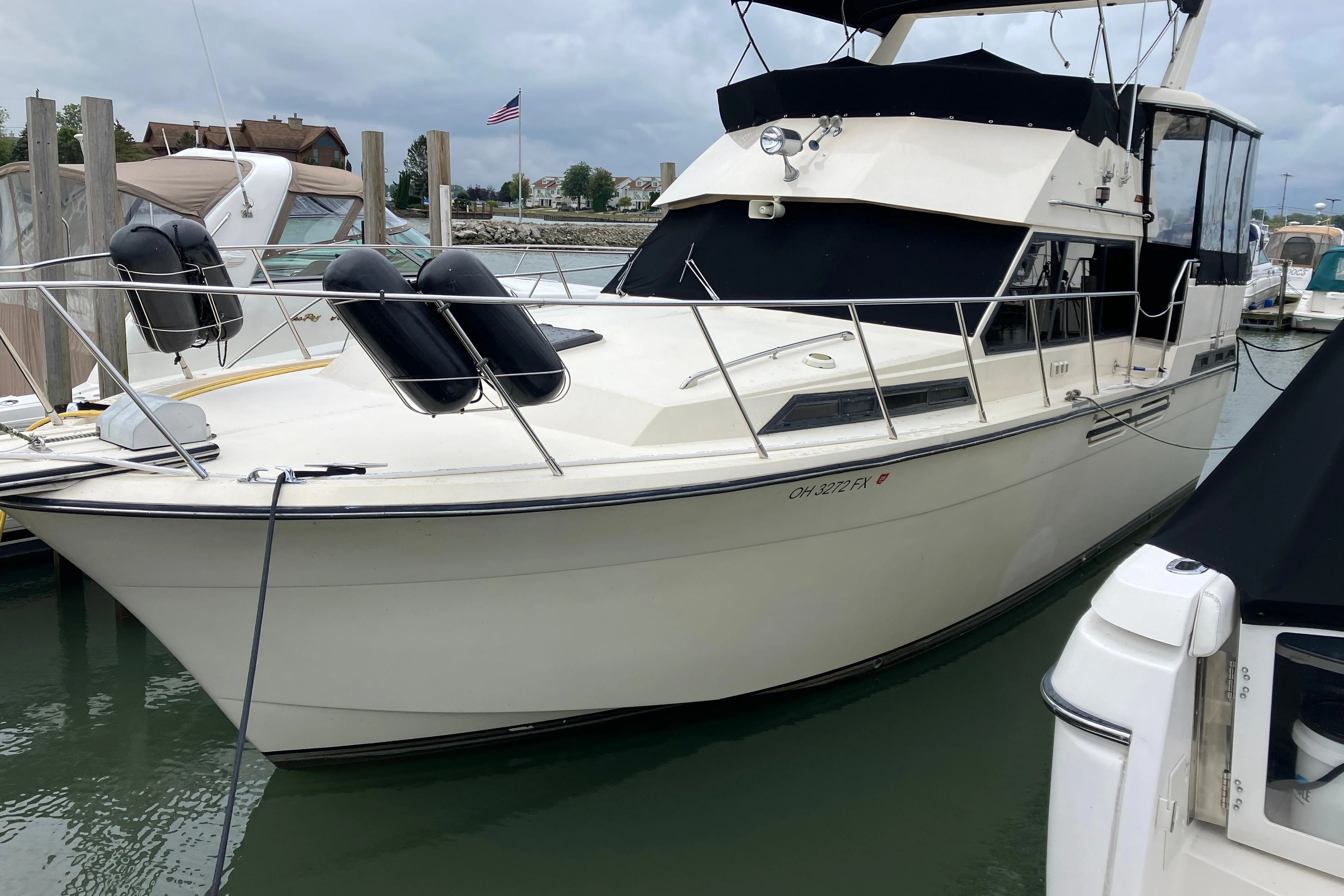 1987 President 37 Sundeck yacht for sale in 