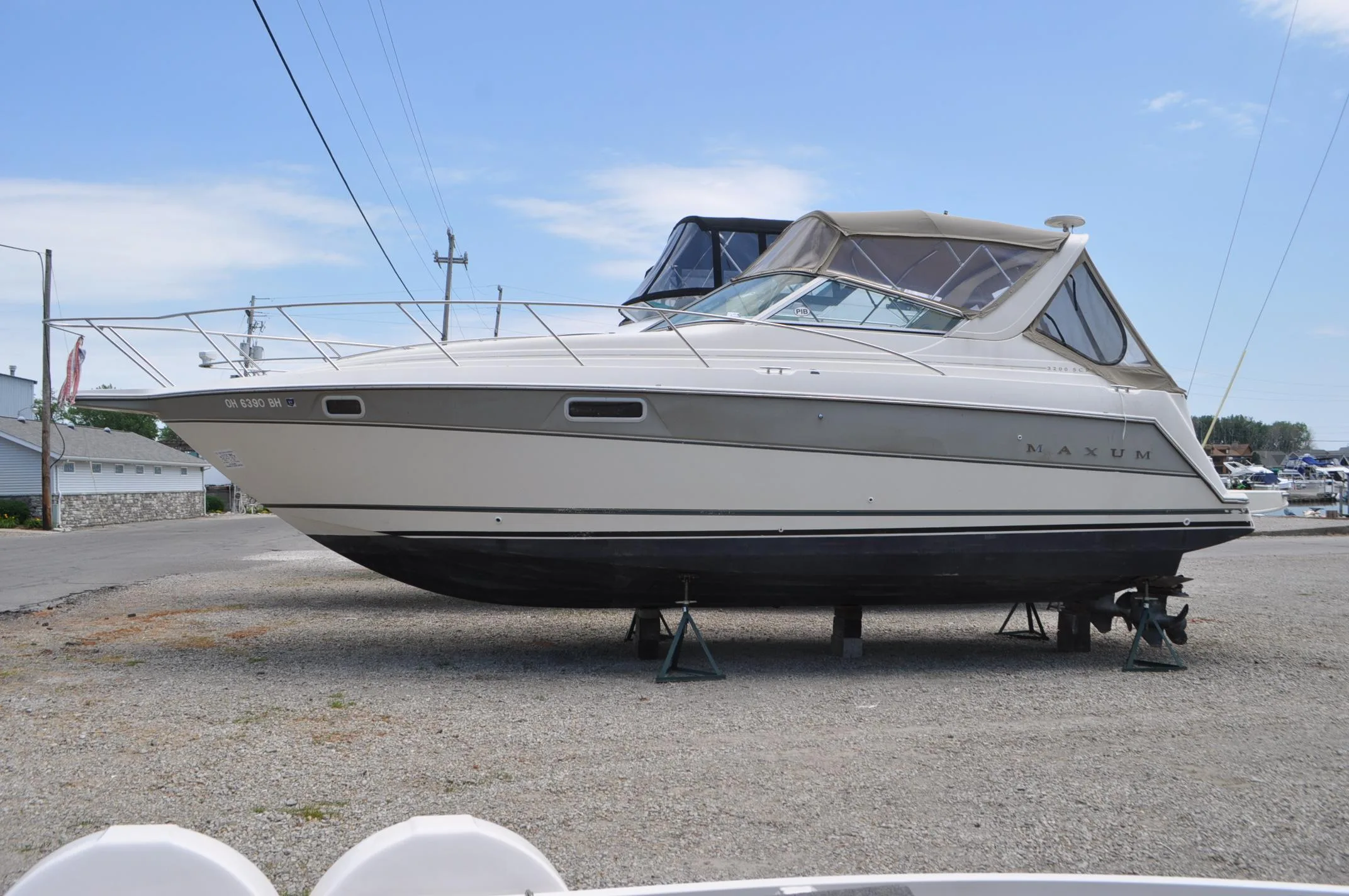 1994 Maxum 3200 SCR yacht for sale in 