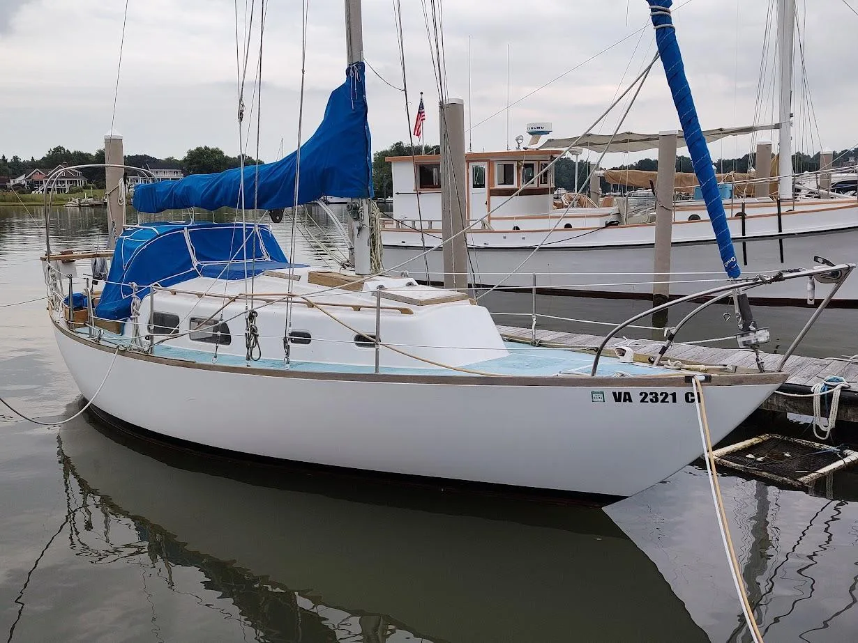 1972 Cape Dory Cape 30 yacht for sale in 