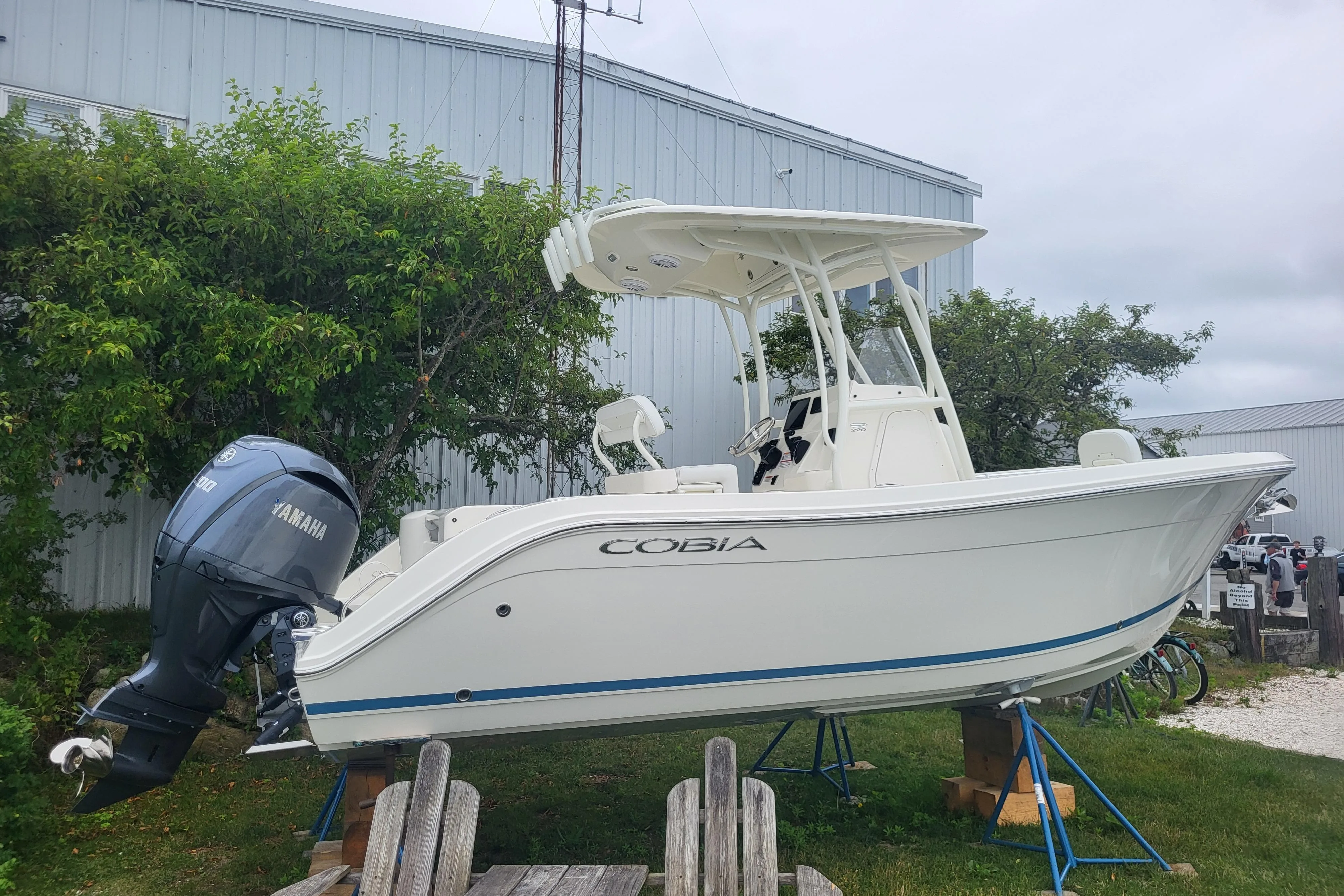 2025 Cobia 220 Center Console