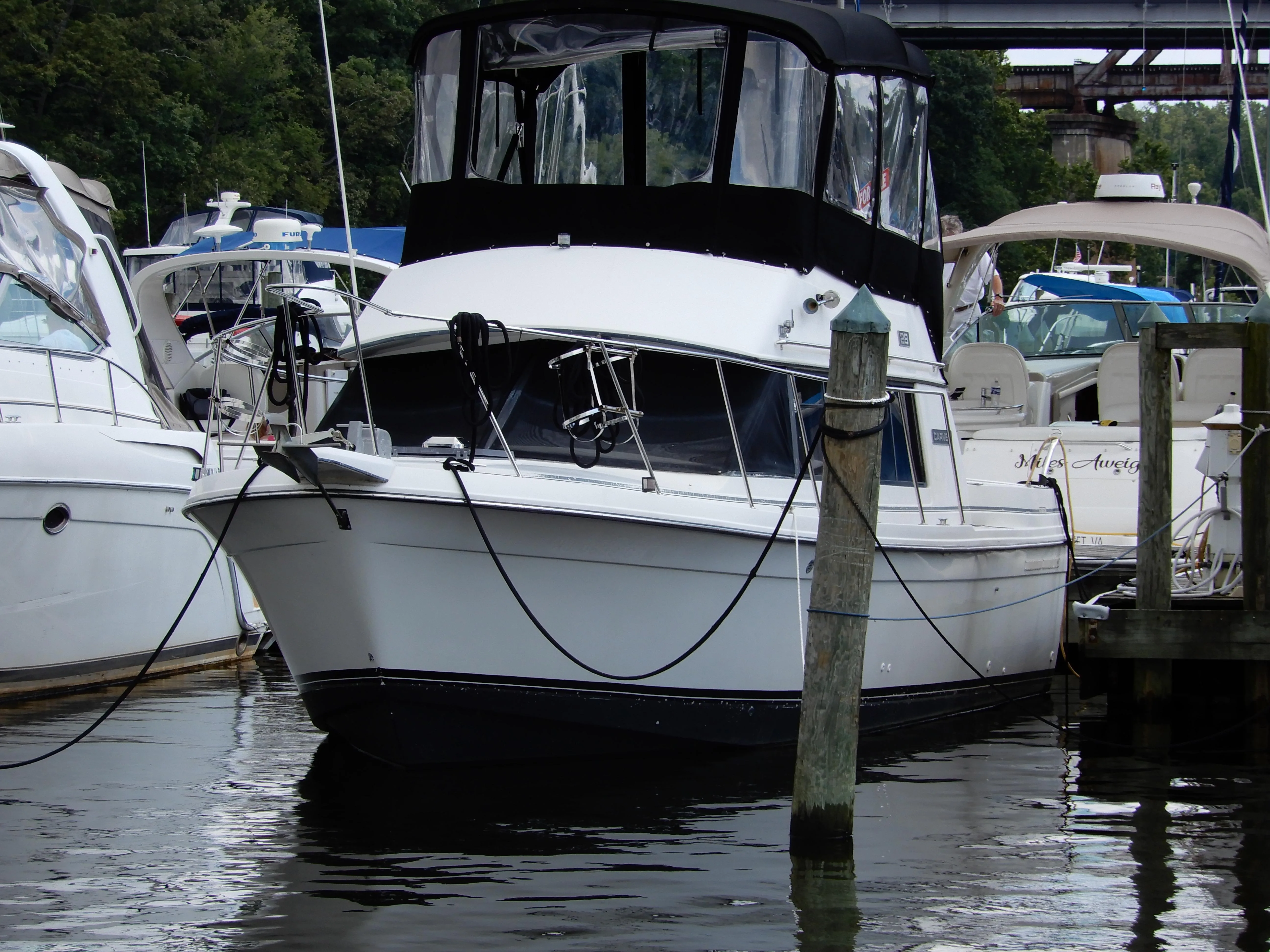 1987 Carver 28 Mariner