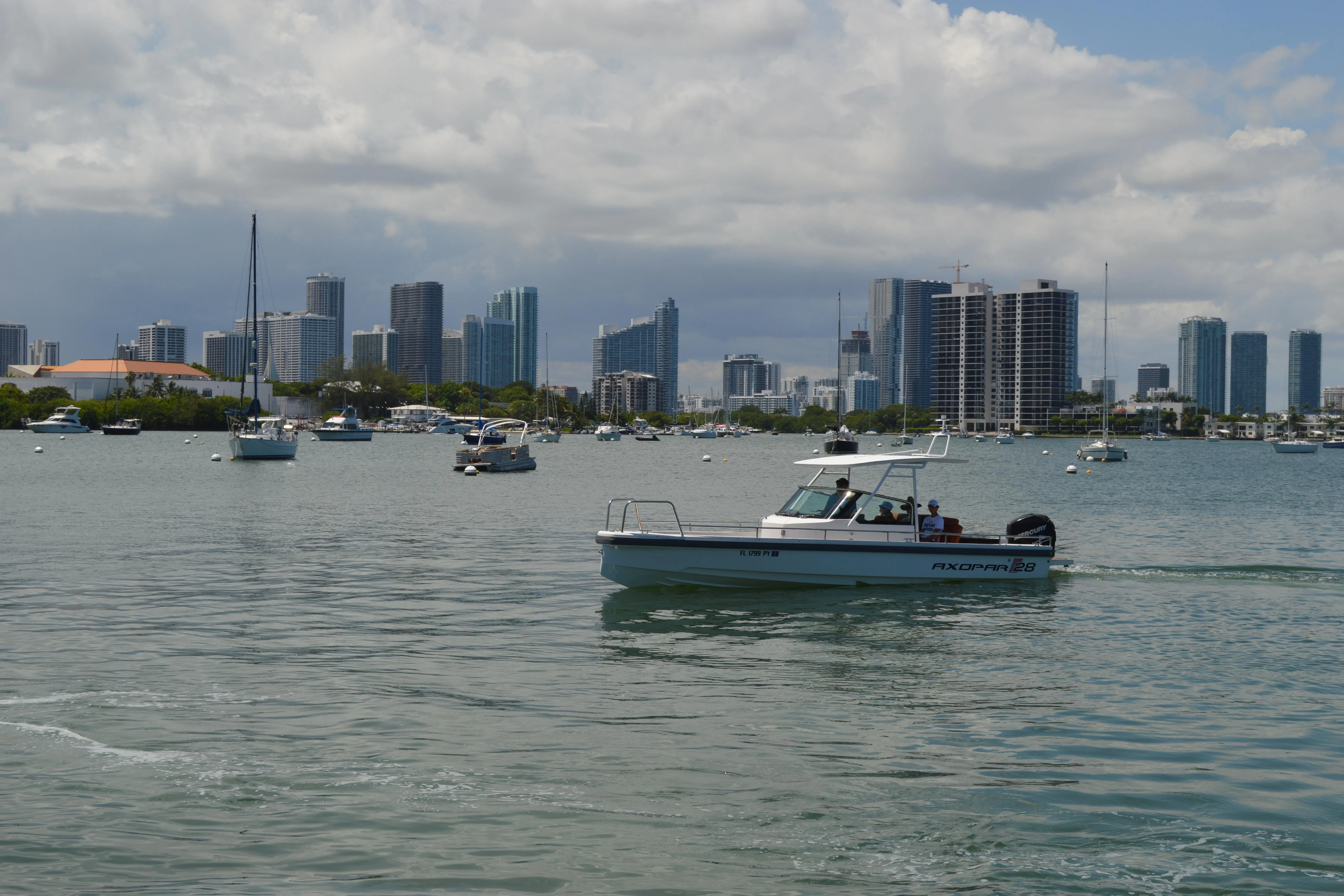 2015 Axopar T-Top yacht for sale in 
