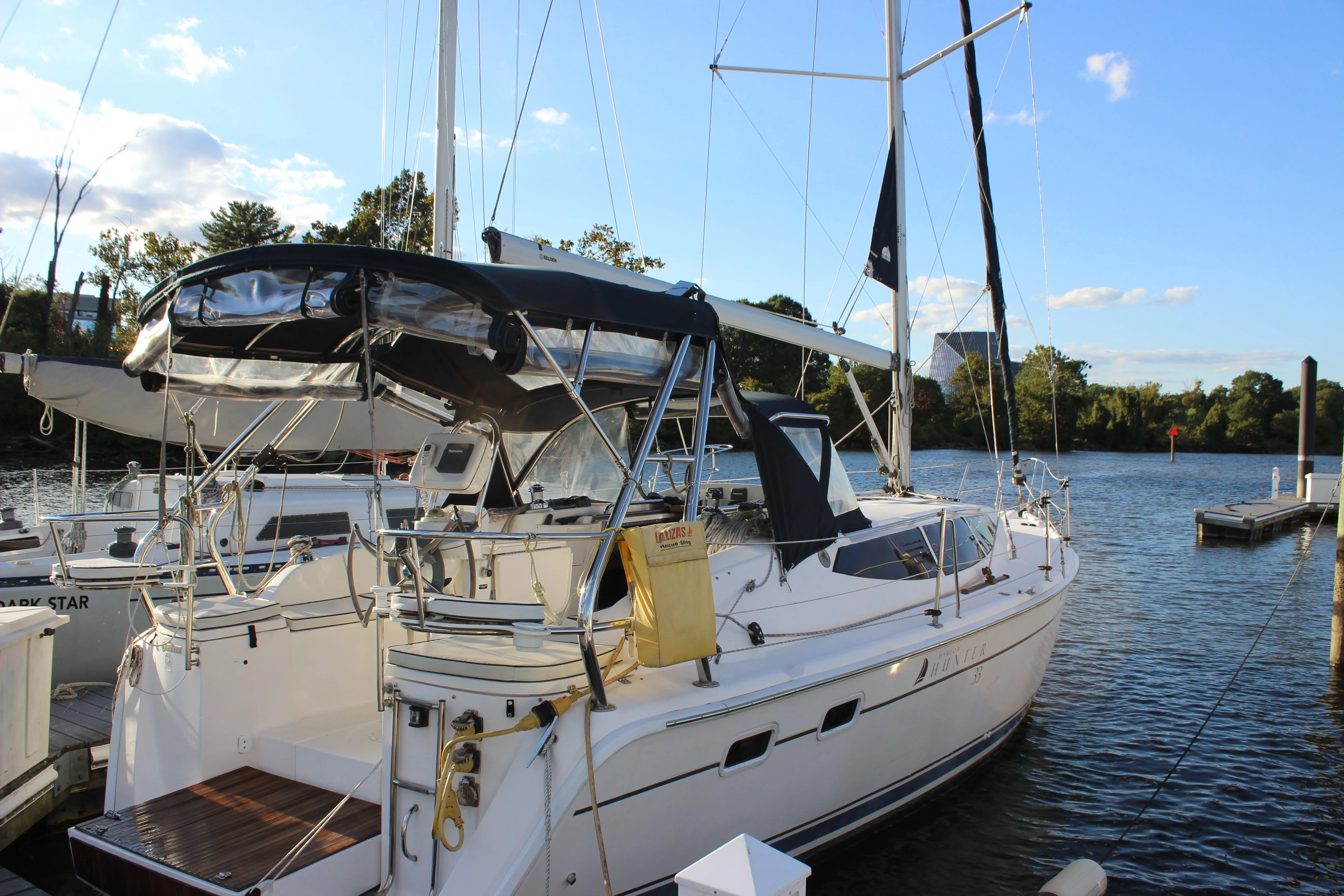 2014 Hunter 33 yacht for sale in 