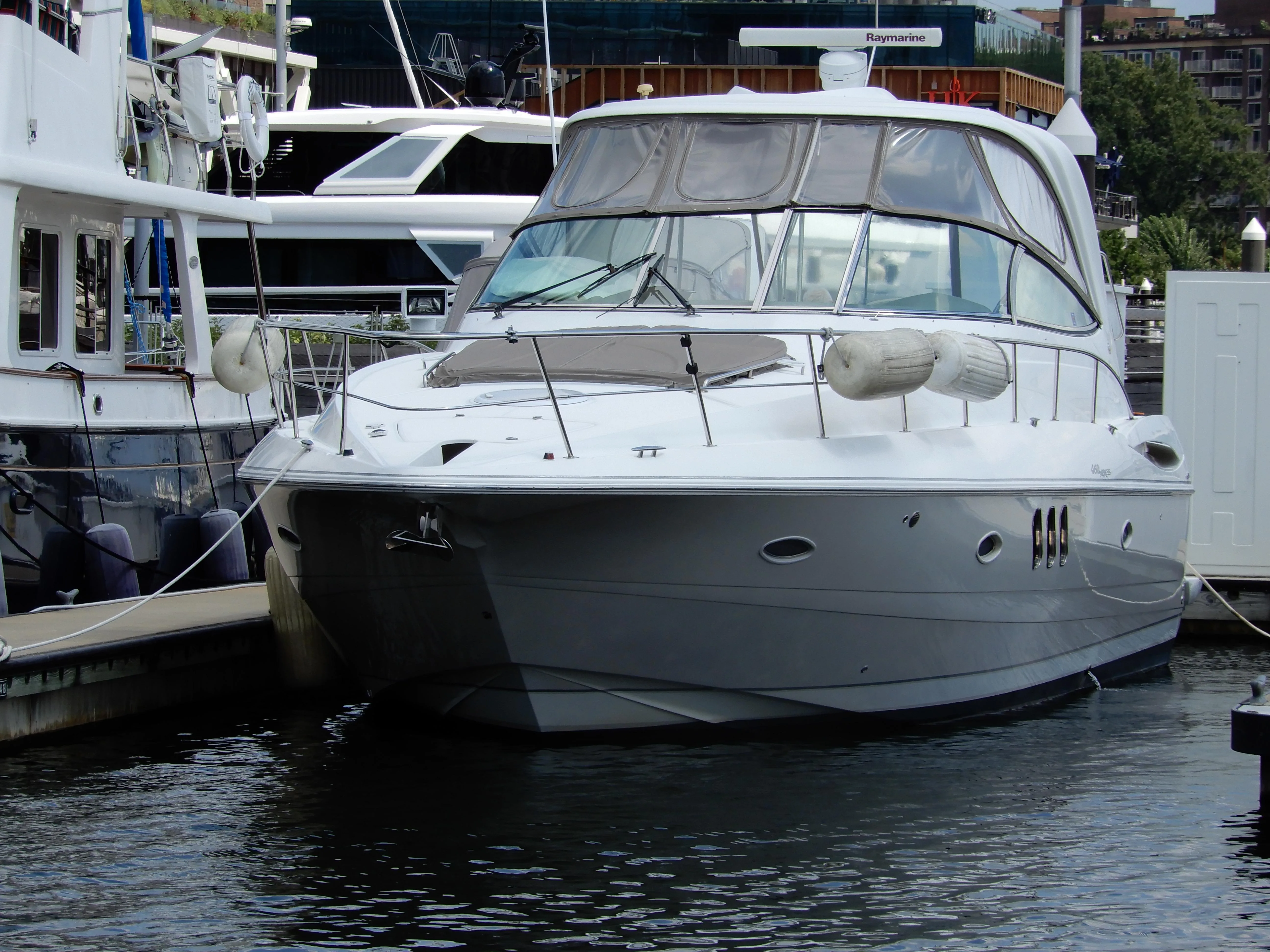 2008 Cruisers 460 Express yacht for sale in 