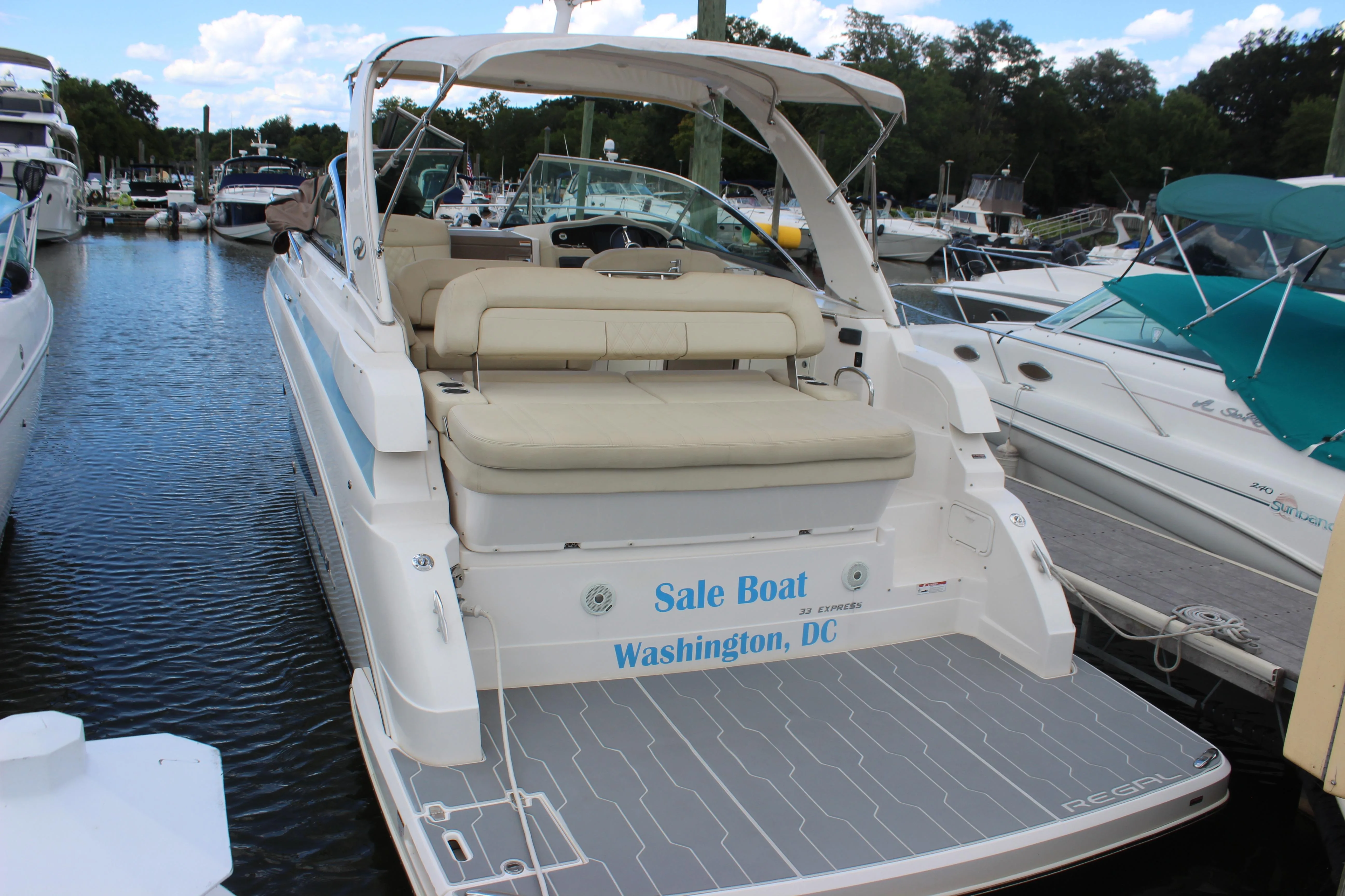 2018 Regal 33 Express yacht for sale in 