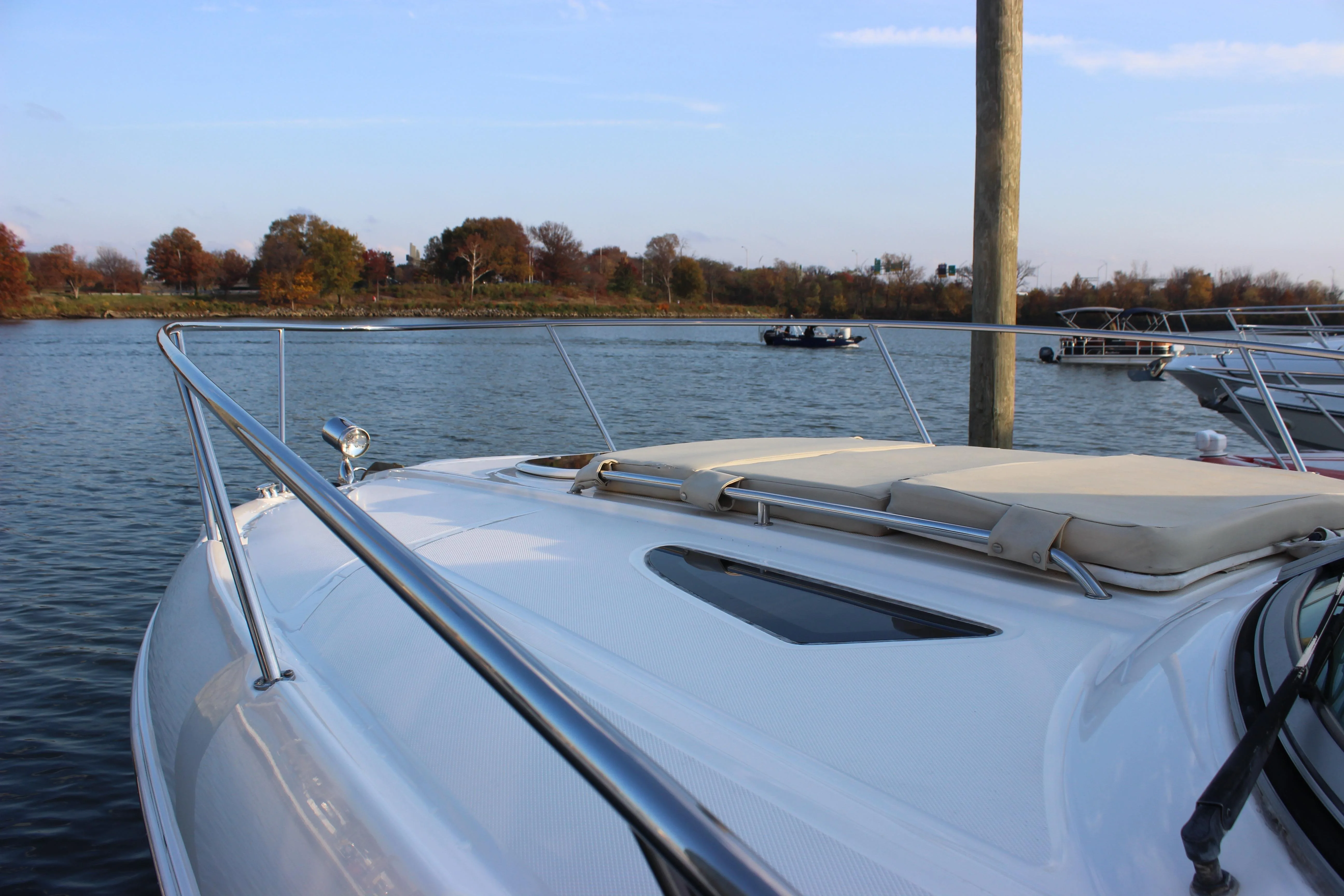 2012 Sea Ray Sundancer 330 yacht for sale in 