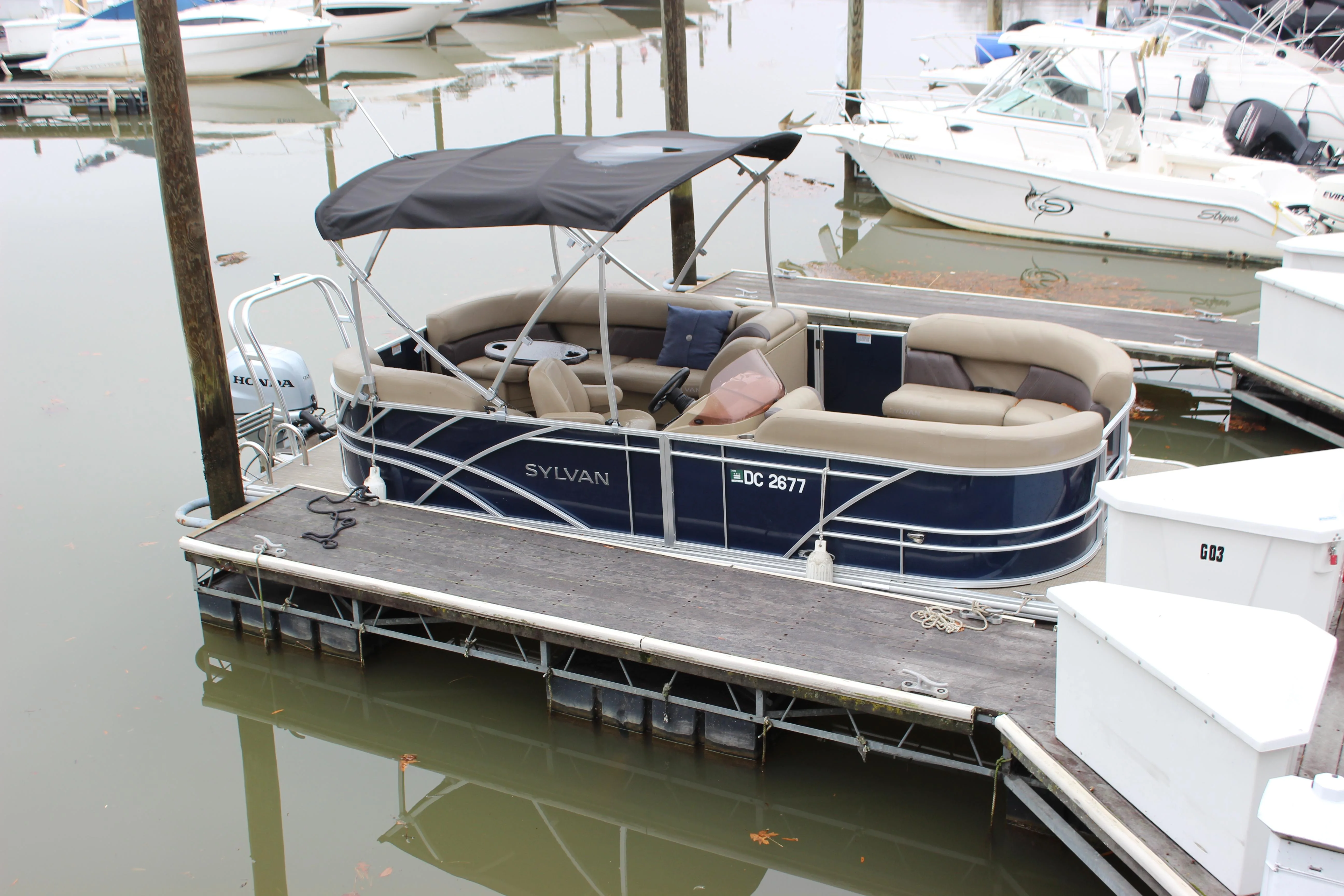 2023 Sylvan Mirage 820 LZ w/ Change Room yacht for sale in 