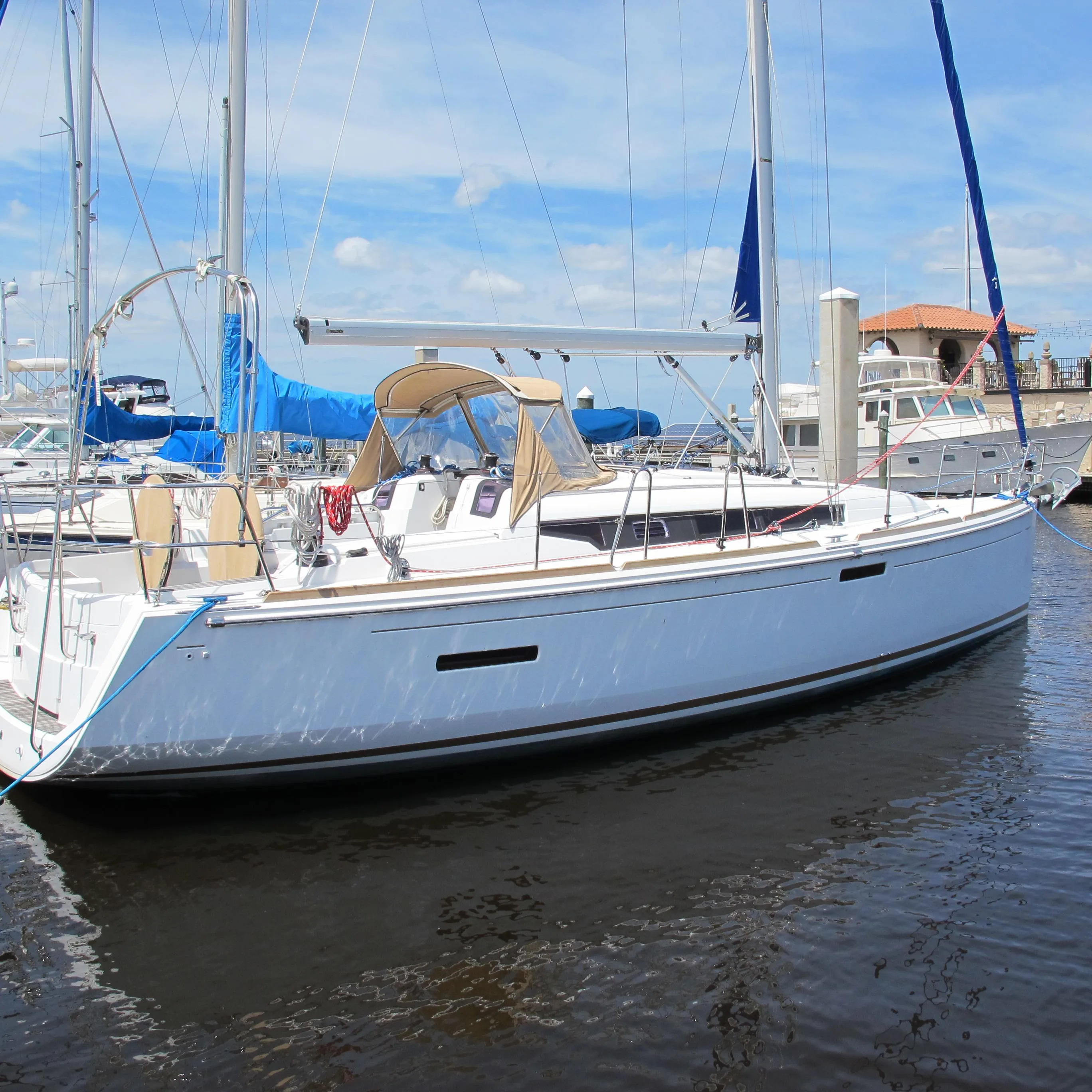 2013 Jeanneau Sun Odyssey 379
