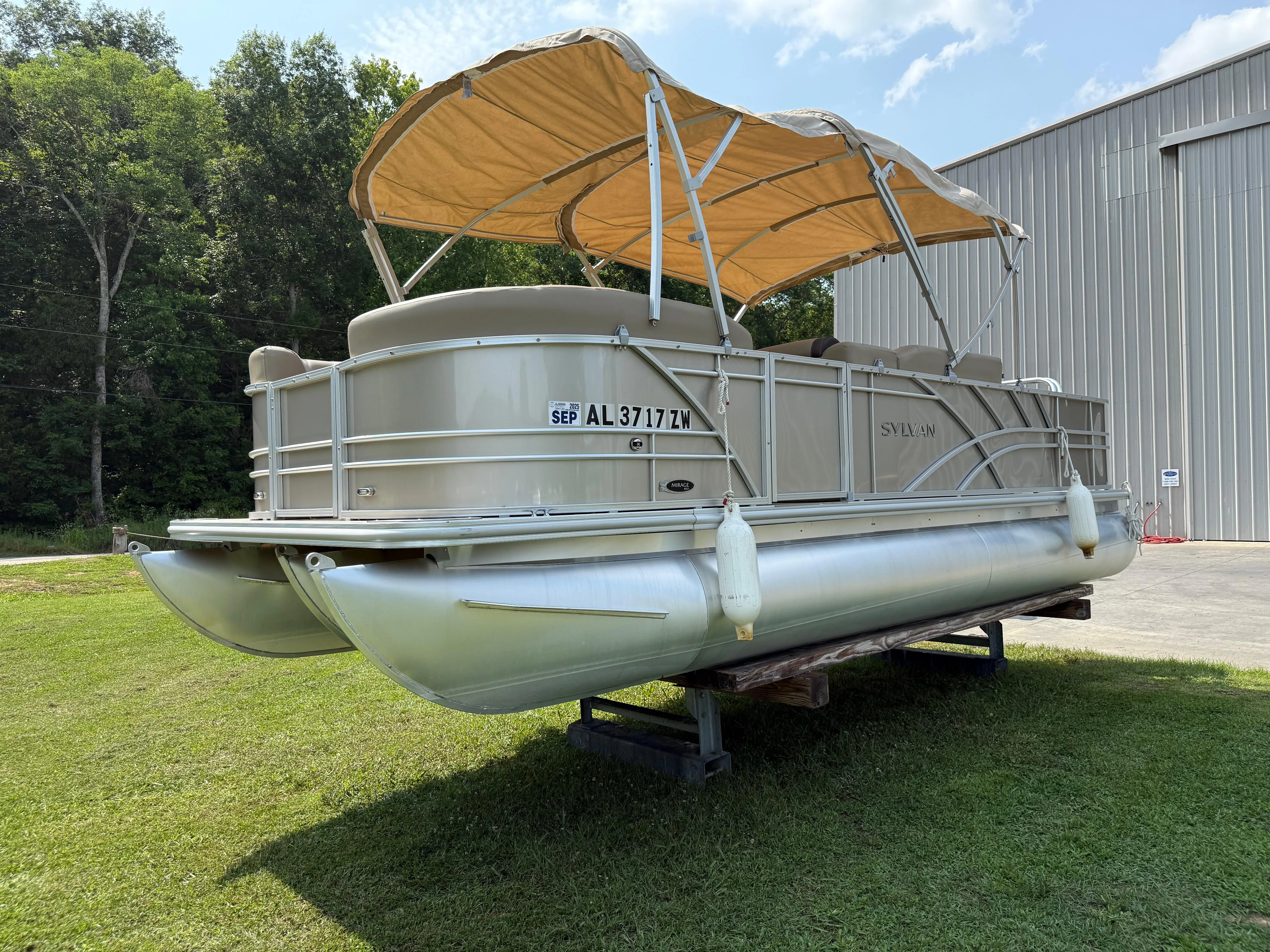 2021 Sylvan Mirage 822 PARTY FISH