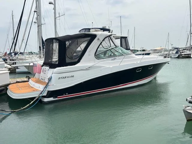 2007 Four Winns 378 Vista yacht for sale in 