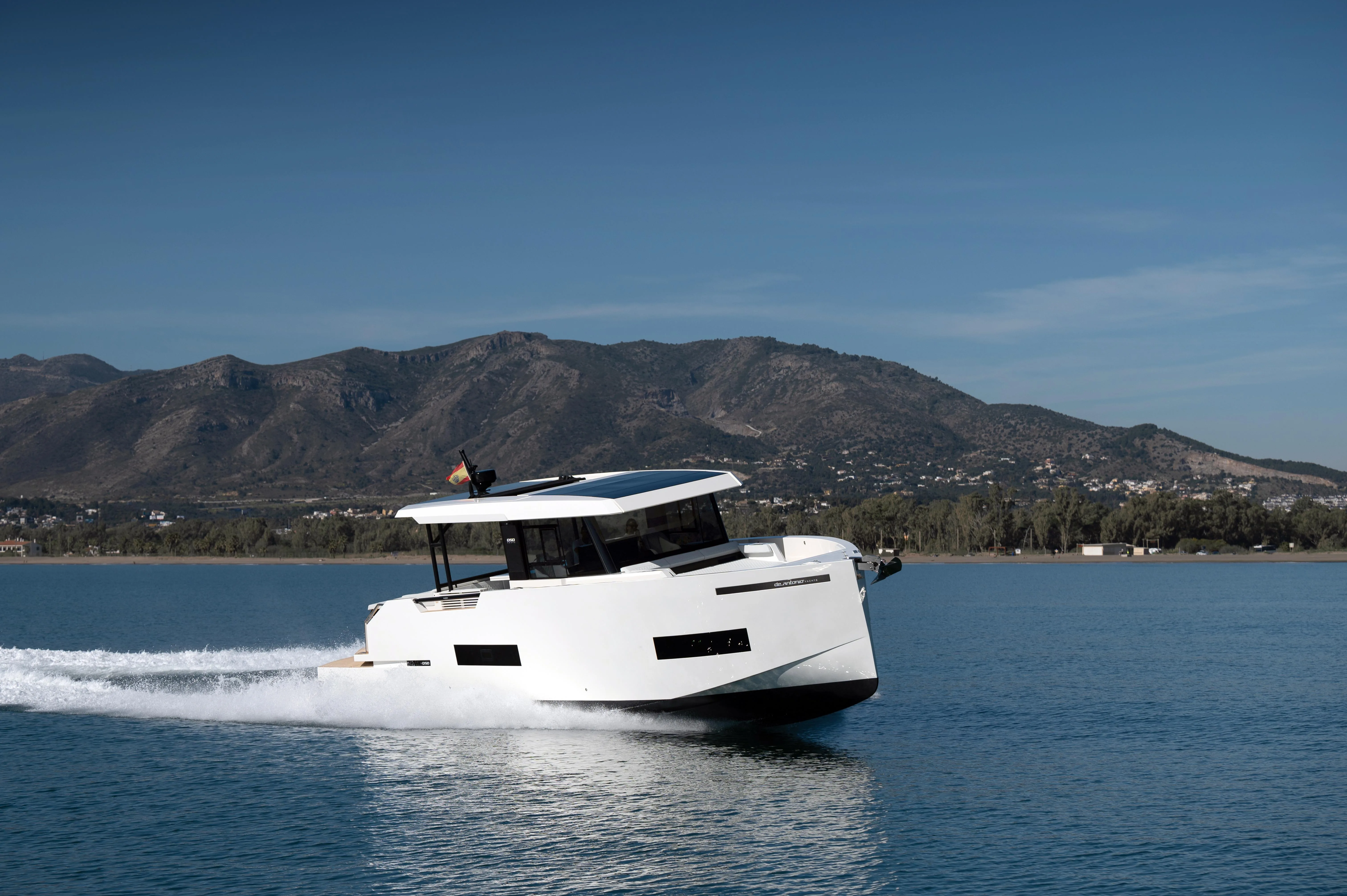 2024 De Antonio Yachts D50 Coupé